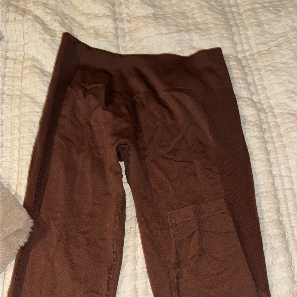 SHEIN Brown Leggings with Soft Fabric and Relaxed Fit